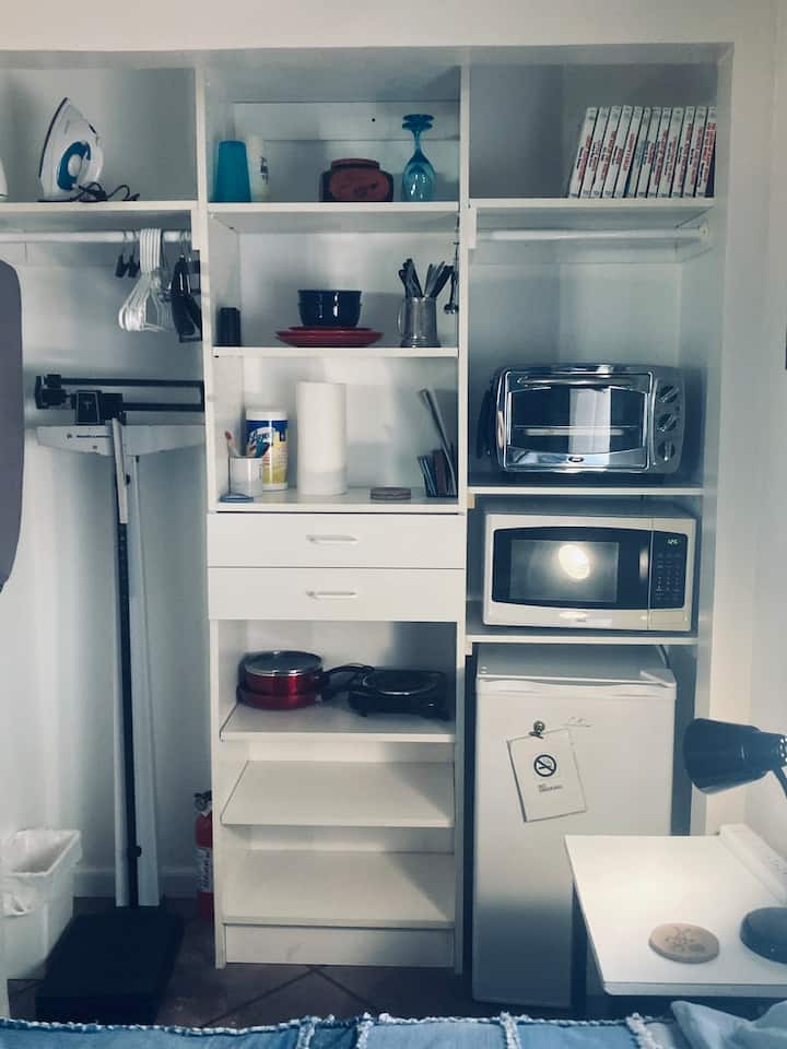 Accessible Private Studio, Entrance & Parking. - Tucson, AZ