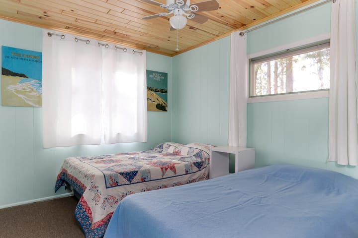 Chata s 1 manželskou posteľou a dvojlôžkom v spálni 