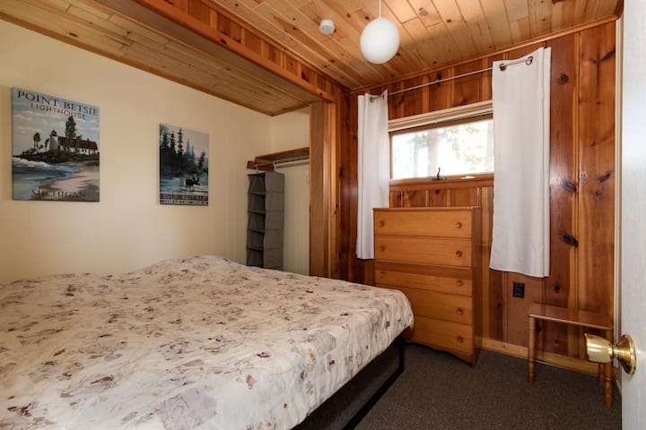 Chata 1 veľká manželská posteľ