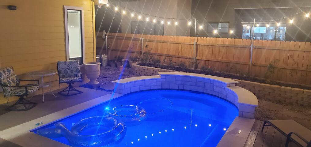 Ideal location w/ Heated Pool! gallery image 2