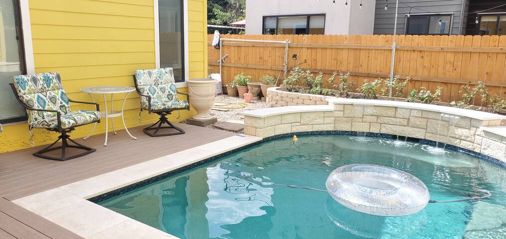 Ideal location w/ Heated Pool! gallery image 3