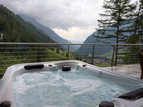 Chalet tree house with private hot tub