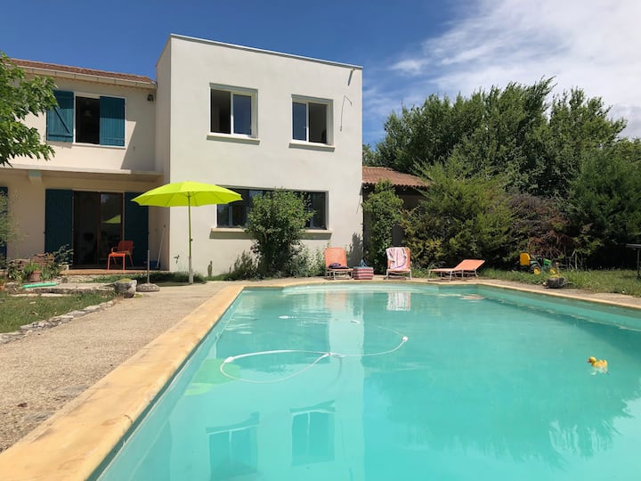 Schönes ruhiges Haus mit Pool und Garten