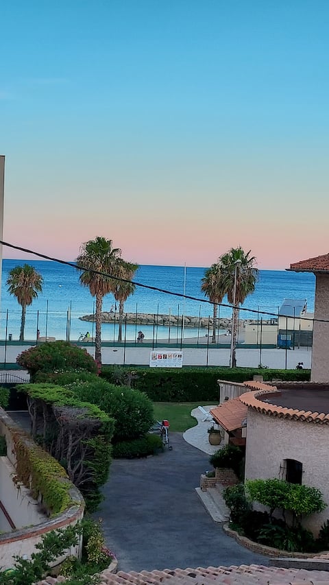 CHARMING APARTMENT T2 SEA VIEW AND PRIVATE GARAGE.