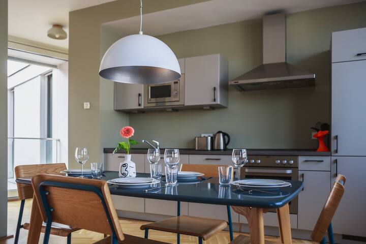 114m² Two-Bedroom Apartment w/ Balcony in Mitte gallery image 5