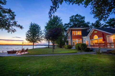 Lakeside Retreat Beach Kayaking Sleeps 14