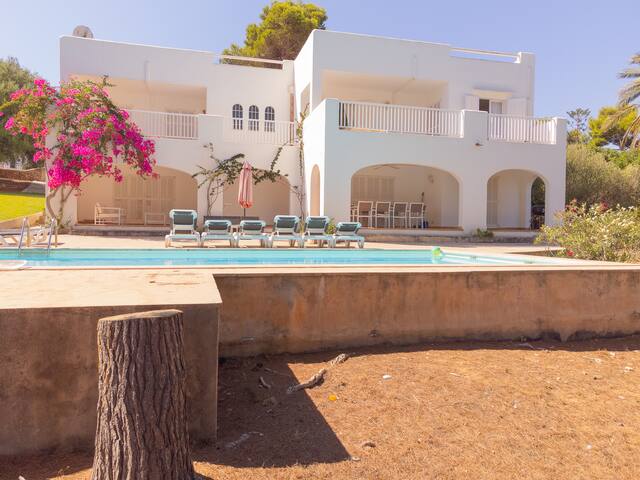 Vistamar, villa for 10 with marina views and pool gallery image 2