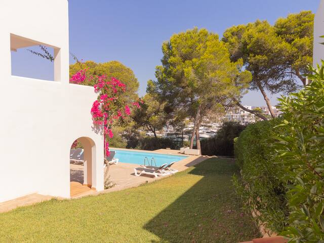 Vistamar, villa for 10 with marina views and pool gallery image 5