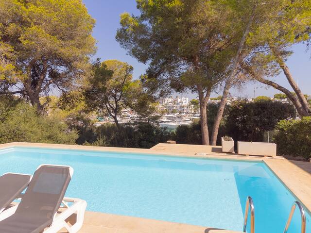 Vistamar, villa for 10 with marina views and pool gallery image 4