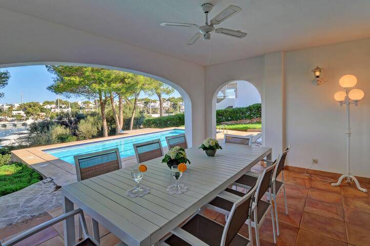 Vistamar, villa for 10 with marina views and pool gallery image 3