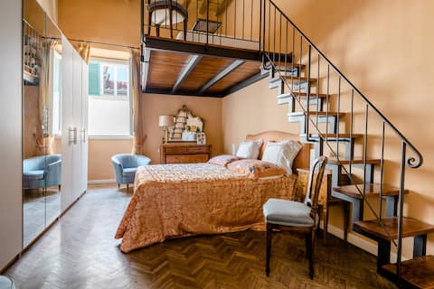 Apartment IL TEATRO- Prato historic center