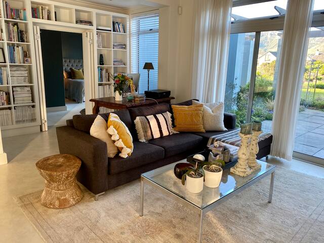 Luxury home in Laked Estate Cape Town gallery image 2