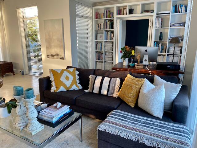 Luxury home in Laked Estate Cape Town gallery image 3