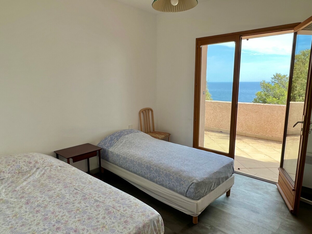 Chumba cha kulala cha watu wawili #1 (kinachoangalia mtaro pamoja na vyumba vya kulala)