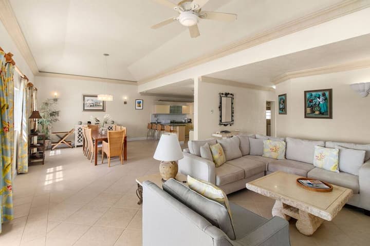 Elegant Ocean Penthouse With Pool In South Gap - Barbados