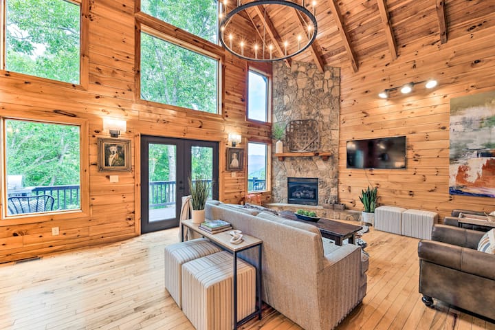 Exquisite Mountain View Bryson City Home - Bryson City, NC