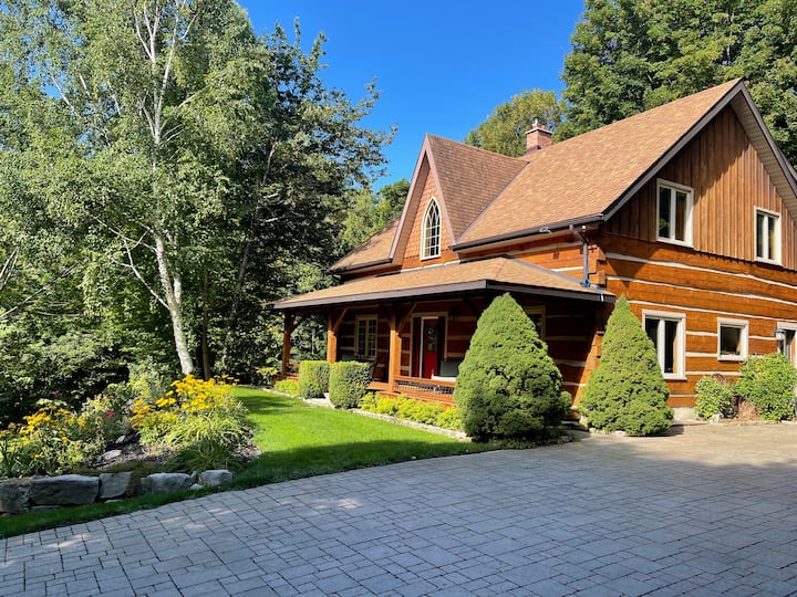 Highland House Retreat- Luxury Log Home