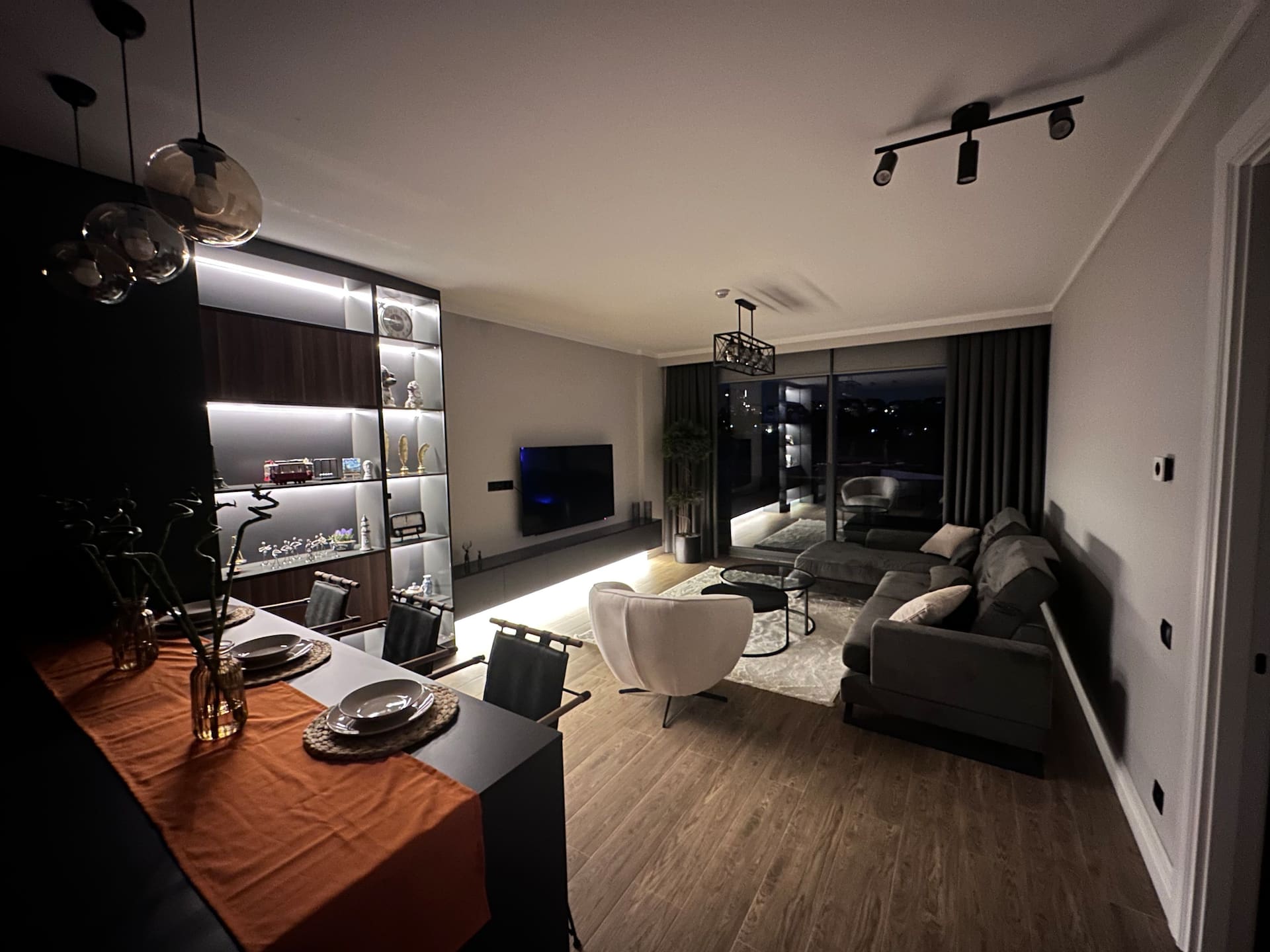 Stylish Design | Independent Entrance from the Key Box