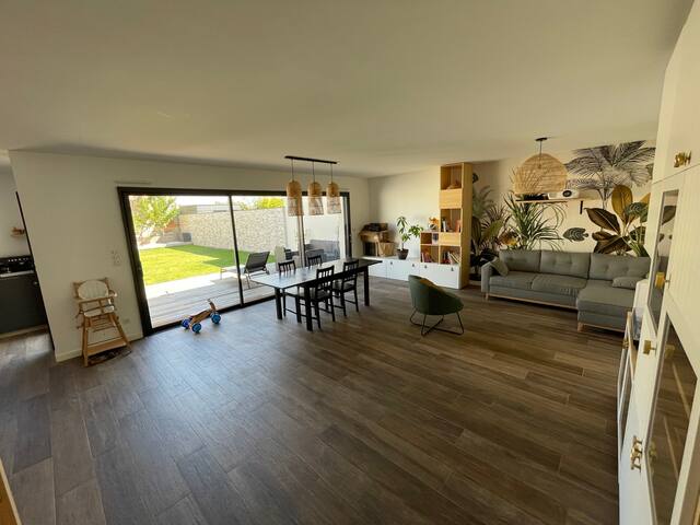 Maison familiale avec piscine et jardin au calme gallery image 4