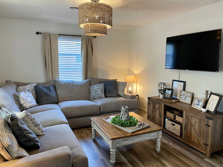 A Cozy Two-bedroom Cottage Close To Everything! - Oak Island, NC