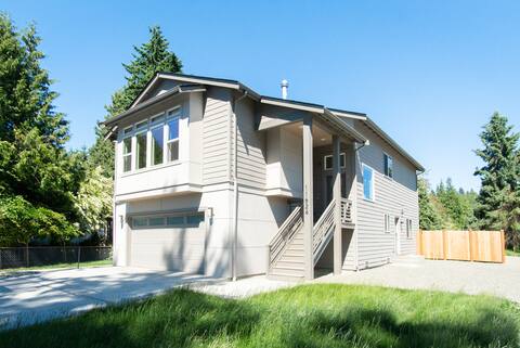 a Luxury 5B3B Entire Home+AC Near Airport&Seattle