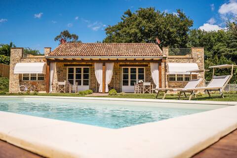 Countryside house with swimming pool