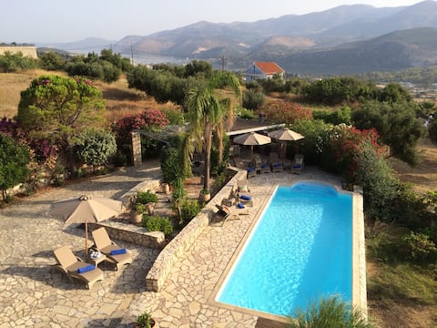Serene Villa with Large Pool near Lassi/Argostoli