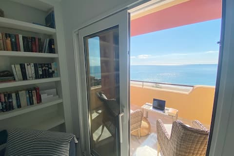 Sea-View Penthouse | Elevator, Fast Wi-Fi, Monthly
