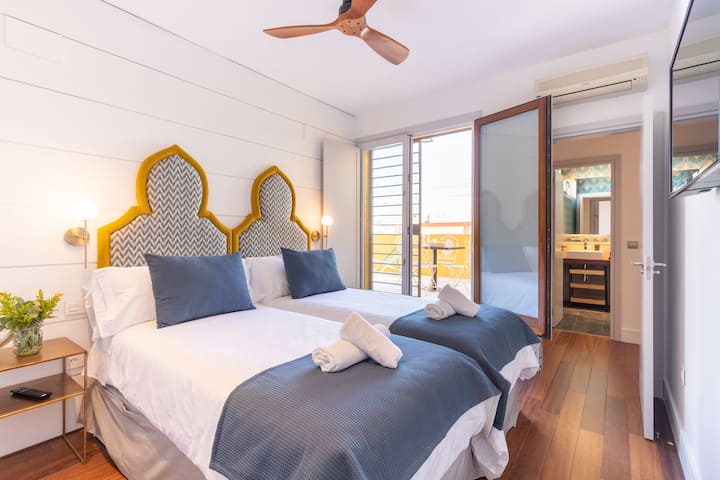 Chumba 1 - vitanda viwili 2,00  mtrs  x Ř90 mtrs ikiingiliana na mtrasi wa dari
