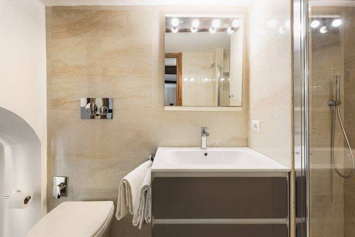 Idyllia | Teatro Pompeo Apartment in Navona area gallery image 5