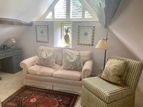 Popular Airbnb listing: Lovely Cotswold Cottage with Charm in Cotswold