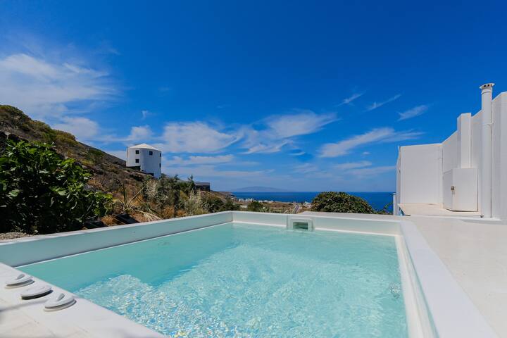 Villa with Outdoor Heated Jacuzzi gallery image 5