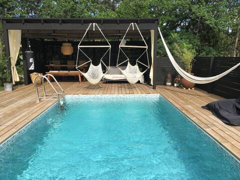 Relaxing vacation home with pool and lake view