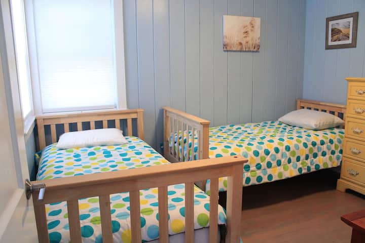 غرفة نوم مزدوجة خارج المطبخ