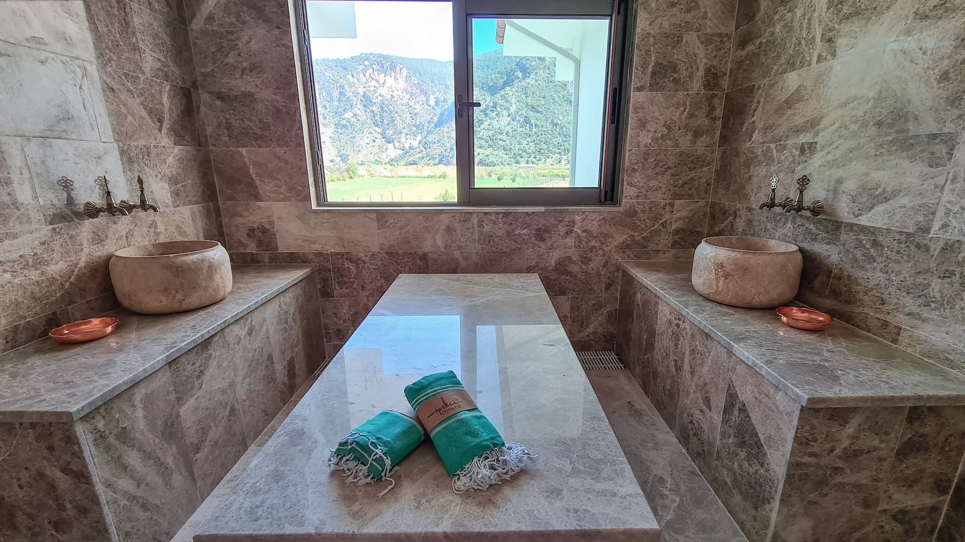 4+1 luxury villa with private bath and pool, with a view