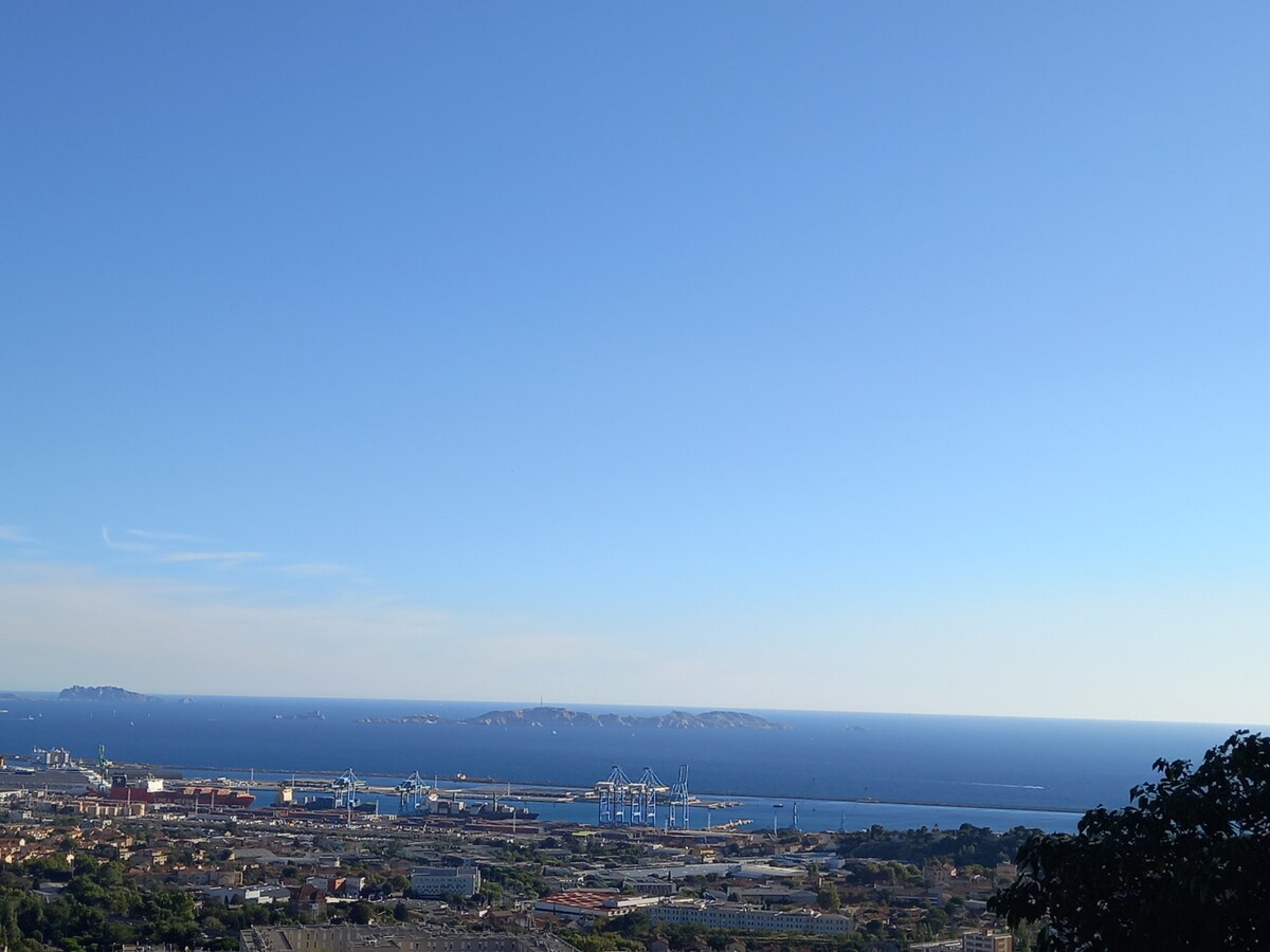 Airbnb performant: Treat yourself to the best view in Marseille! à Marseille 15e Arrondissement