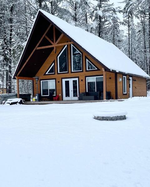 The Chutes Chalet-4 Season River Front/Hot tub