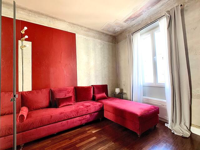 SMN Plaza ~ Exclusive & Spacious Art Decò Home