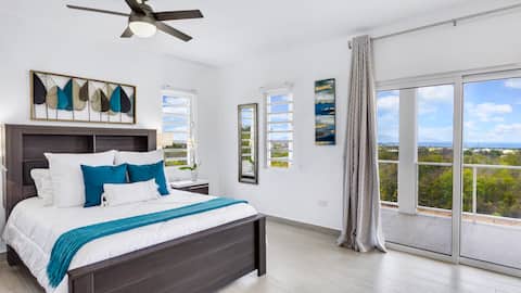 Spacious 2nd FL Studio - 3 min to Rendezvous Bay