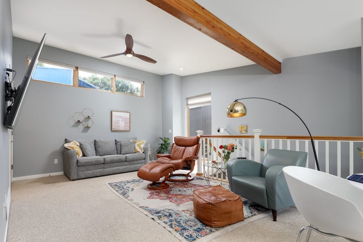 Luxury Sunlit-airy 1br By Boulder & Rmnp | Laundry - Longmont, CO