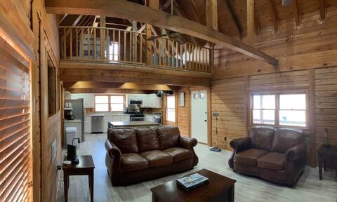 Lake Wylie log cabin with Pool and King master