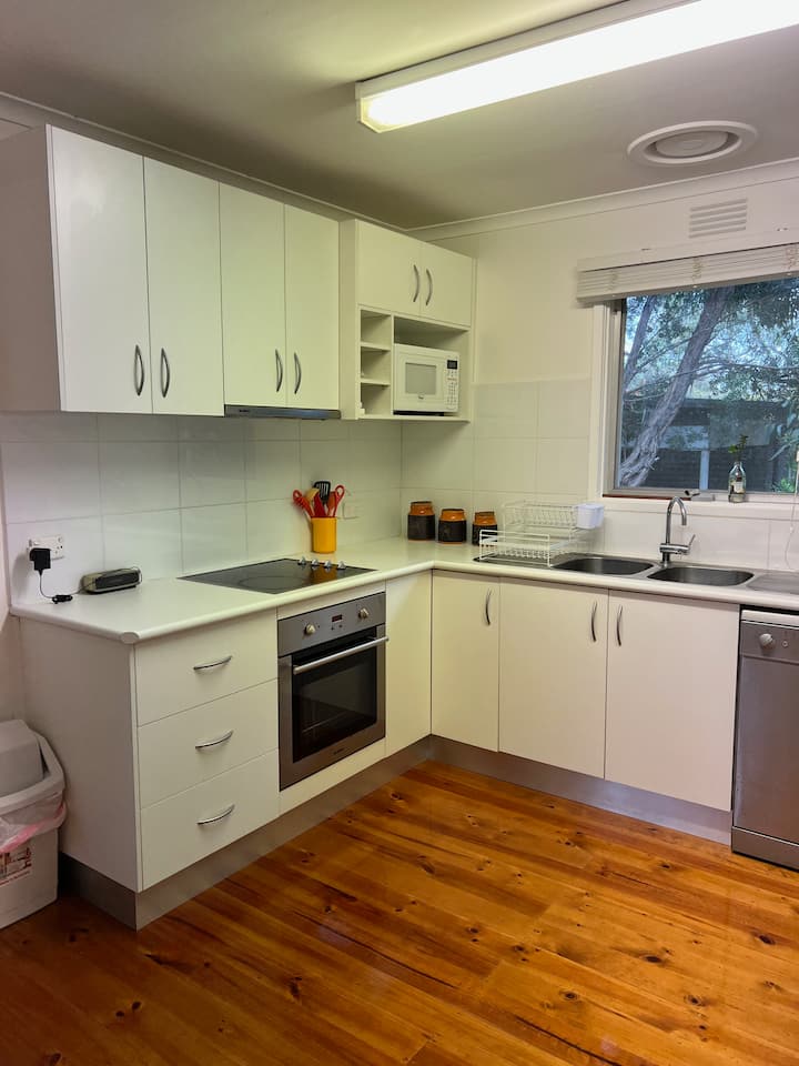 Six Minute Walk From The Main Beach - Anglesea