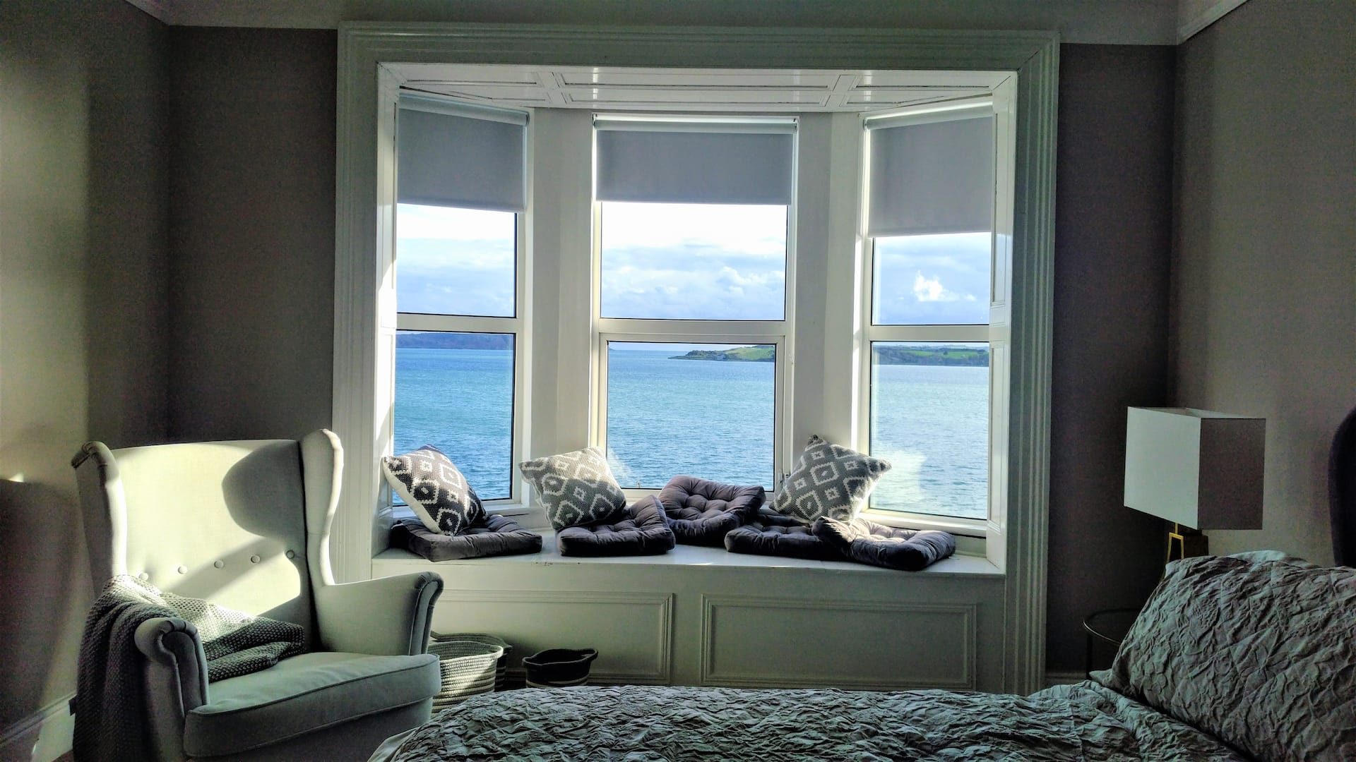 Twomey's - Unique Victorian Townhouse with Seaview