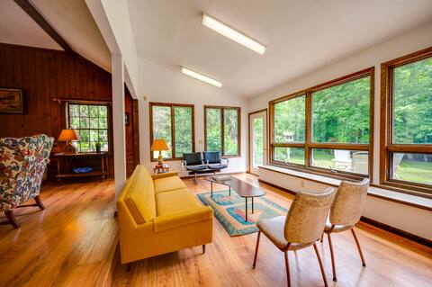 Wooded Getaway on Serene Brook