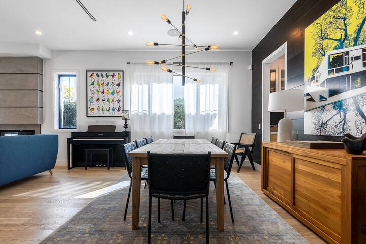 Stylish 4 bedroom Venice home with pool & hot tub gallery image 4