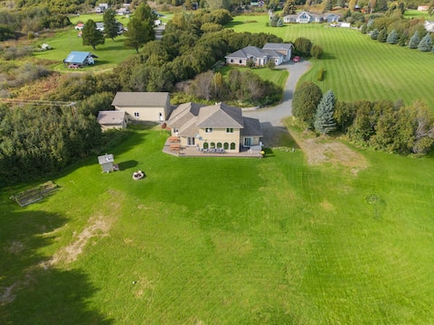 Icy Bay Getaway-fantastic home, and bay views