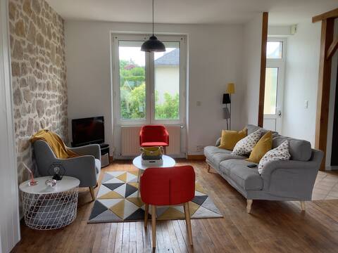 Cozy house with land, close to the center