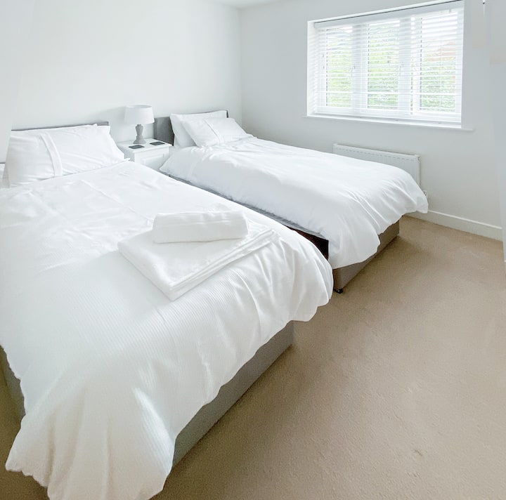 ห้องนอน 4 พร้อมเตียงเดี่ยว