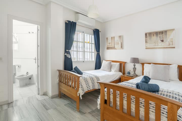 ห้องนอนเตียงแฝด 2 ห้องพร้อมห้องสวีท