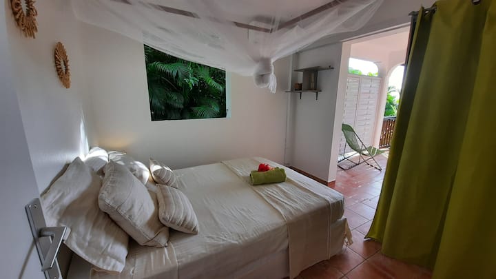 Habitación climatizada con acceso a la terraza